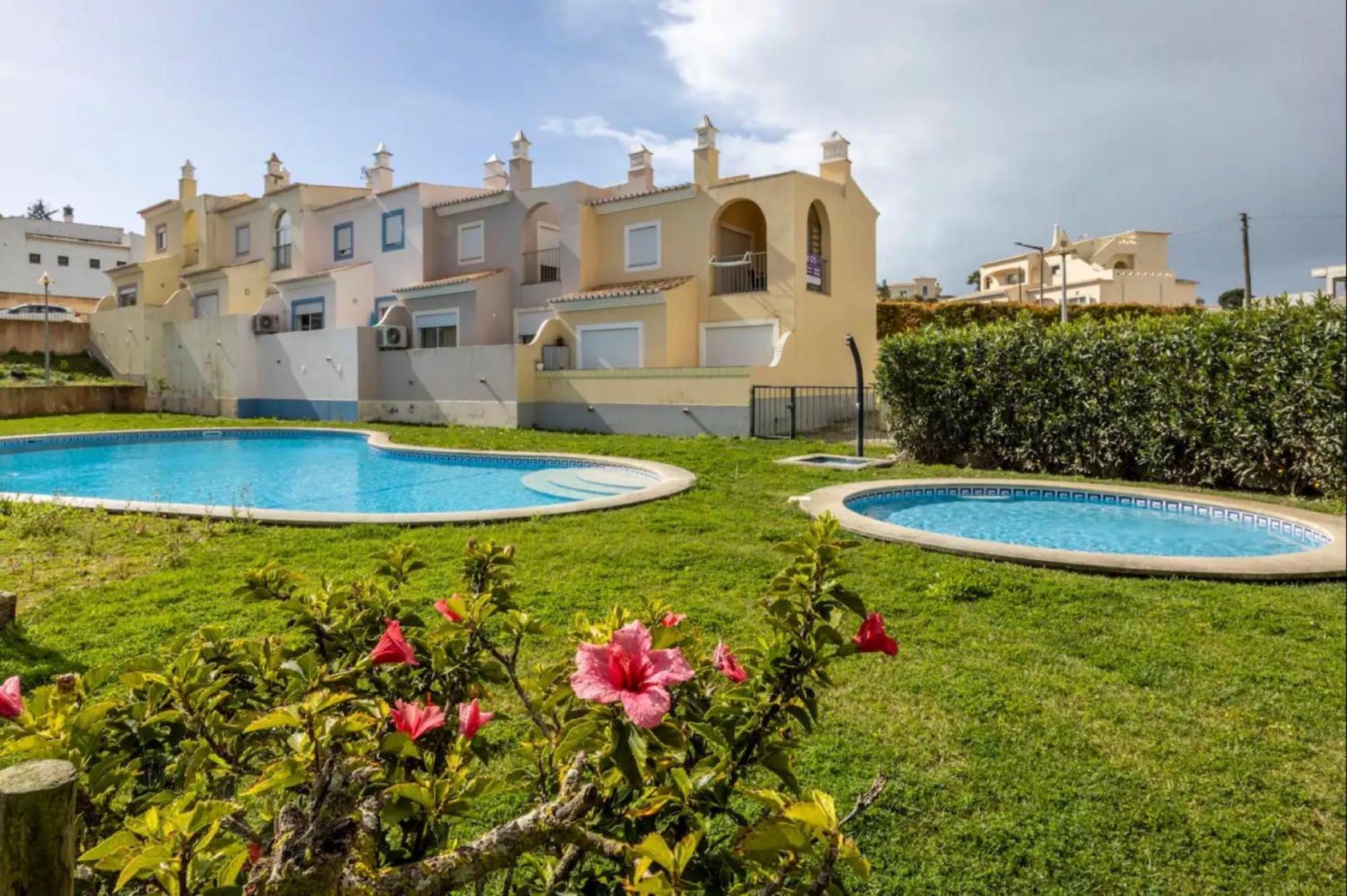 Villa Casa Claudia - Cond Atalaia Lagos Esterno foto